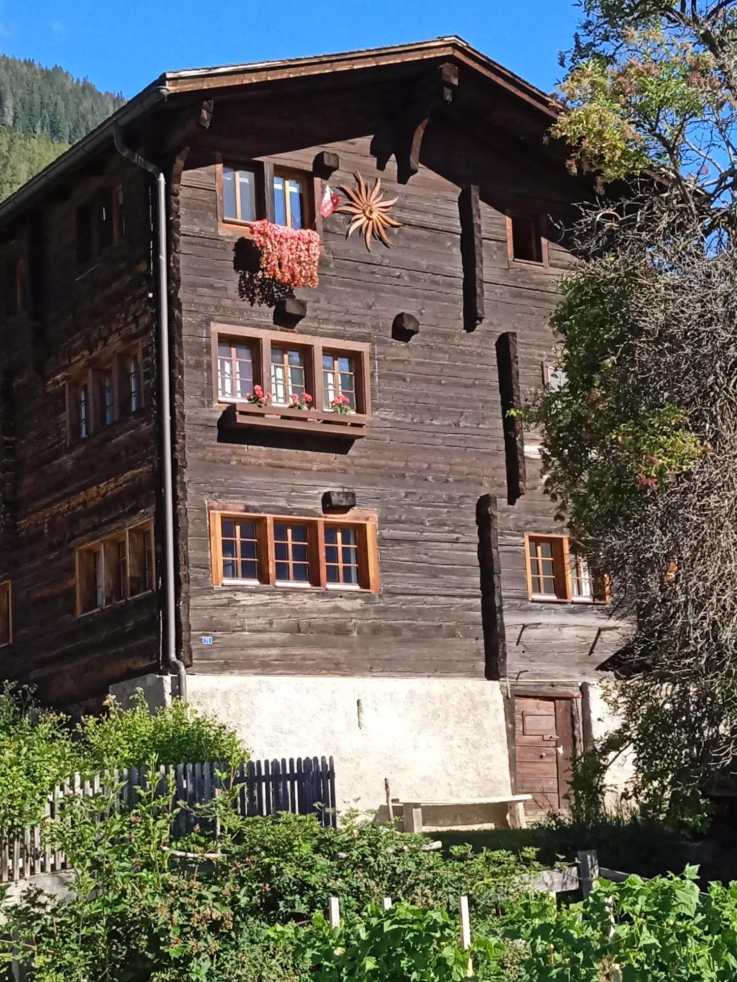 Heimeliges Walliserhaus Fiesch Exterior foto