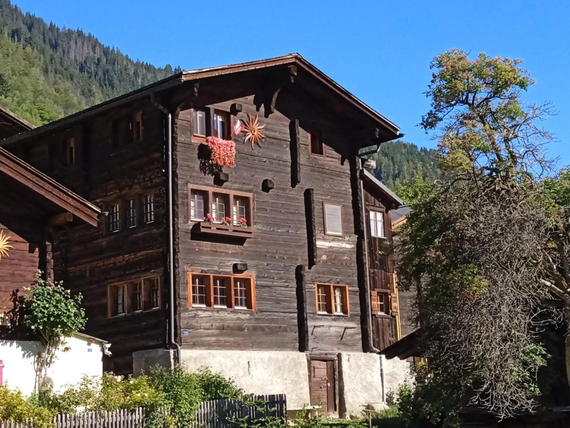 Heimeliges Walliserhaus Fiesch Exterior foto